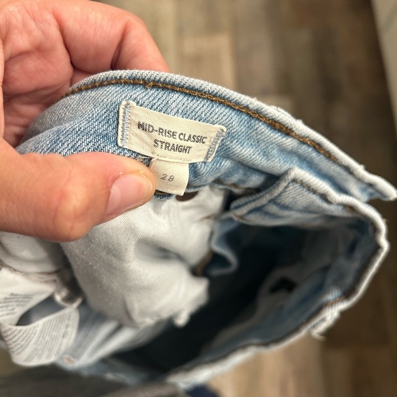 MADEWELL | Mid-Rise Classic Straight Jeans in Wellingford Wash - Picture 7 of 8